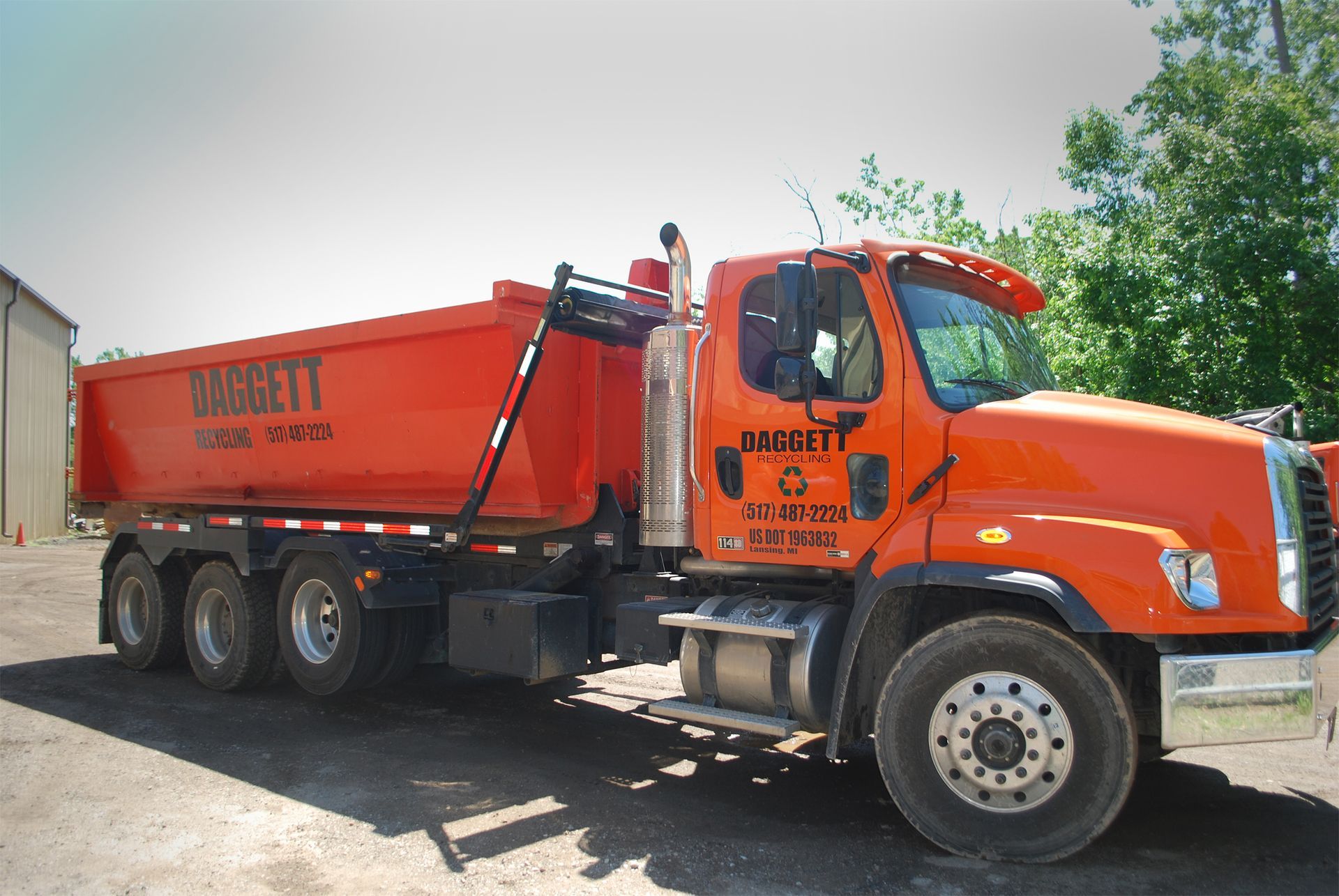 Daggett Container Service logo